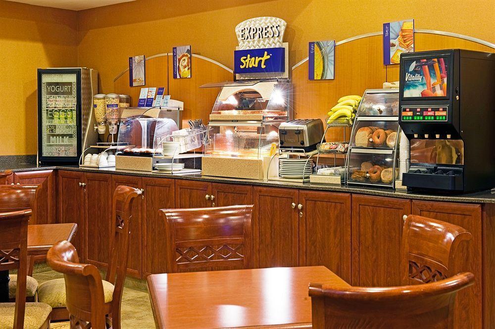 Holiday Inn Express Fort St John By Ihg Fort St. John Kültér fotó