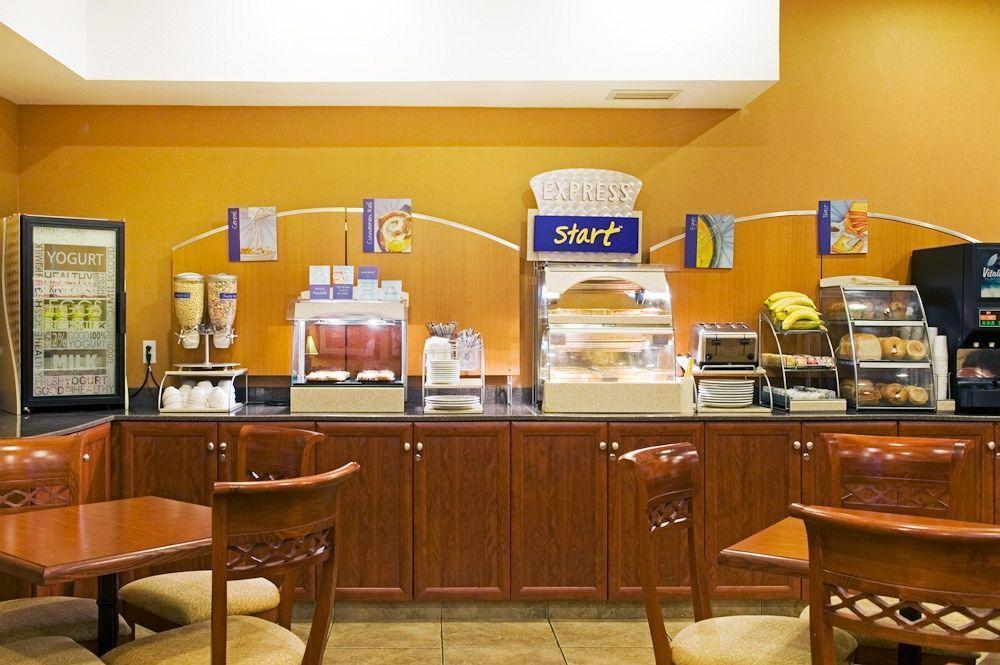 Holiday Inn Express Fort St John By Ihg Fort St. John Kültér fotó