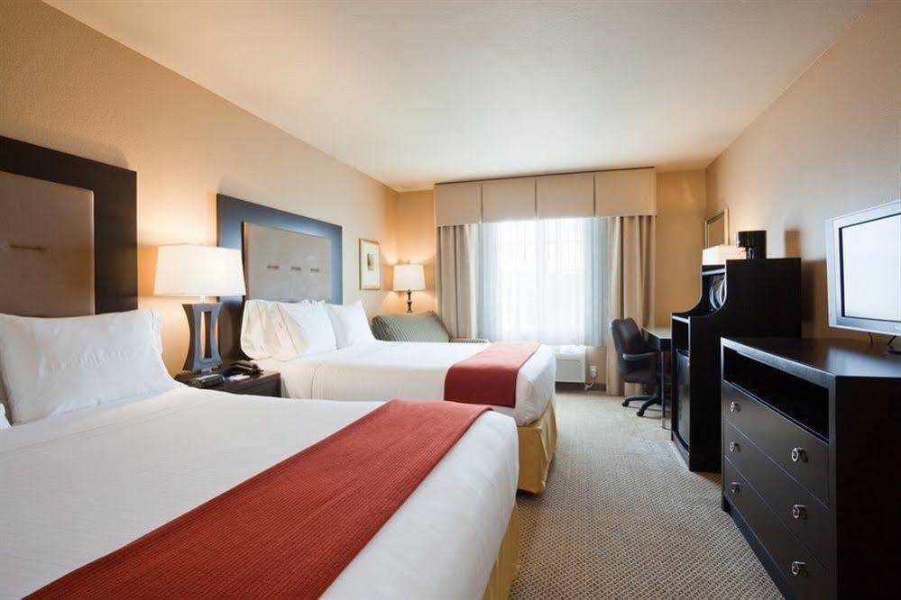 Holiday Inn Express Fort St John By Ihg Fort St. John Kültér fotó